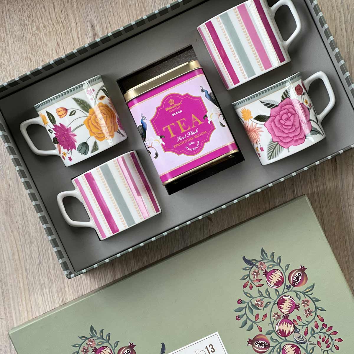 4 Cups and Tea Tin Gift Box